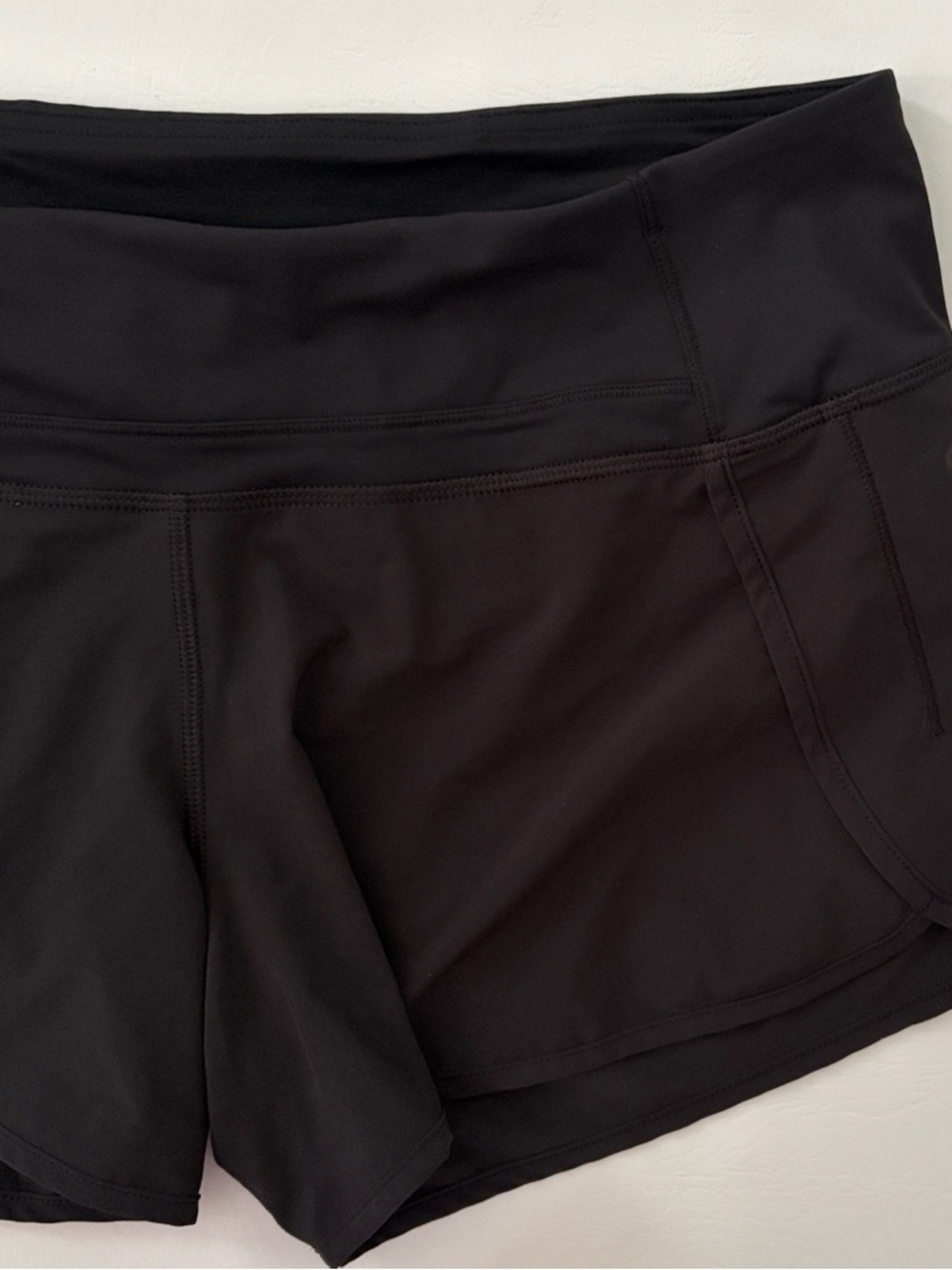 Lululemon Women’s Shorts Run Times
Short II 4" BLACK Lined Size 10 - Picture 9 of 16